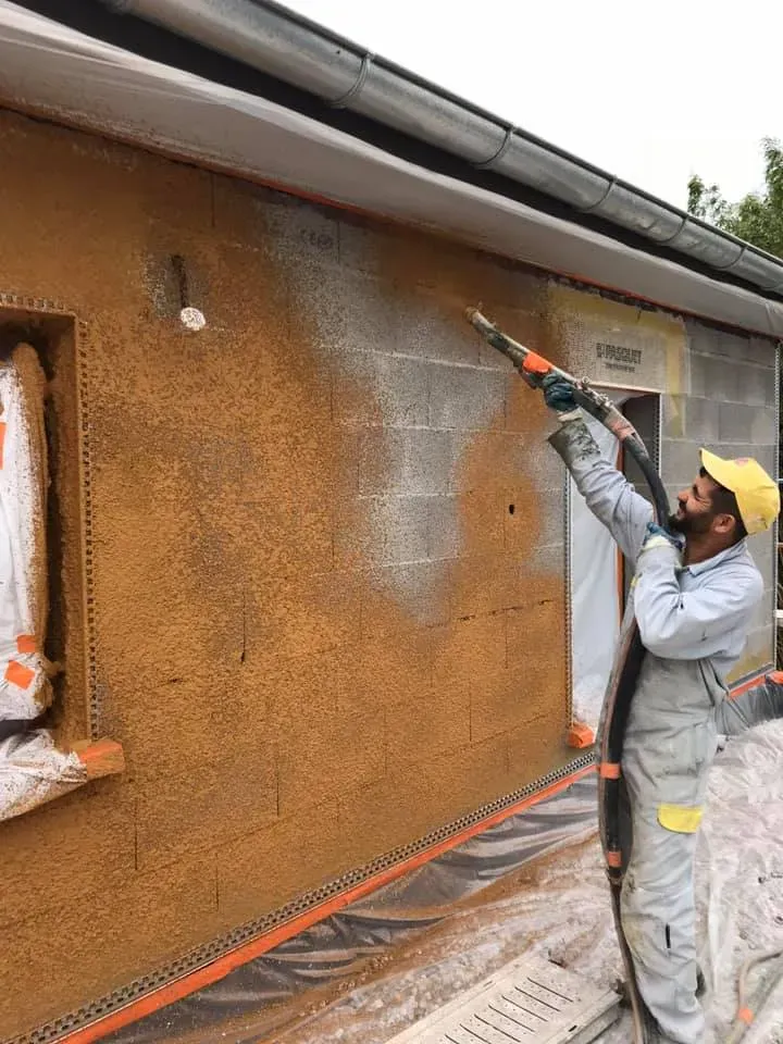 Enduit de façade à Rives